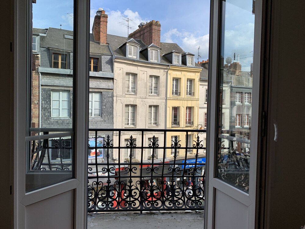 Romeo Et Juliette in Honfleur, France