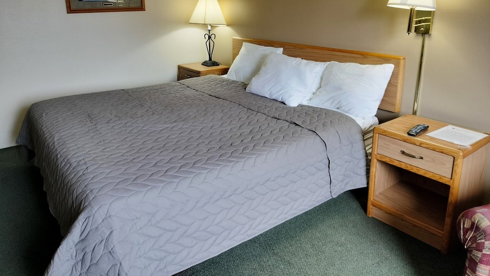 Magnuson Hotel Ironwood - photo 11