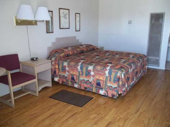 Royal Host Motel - photo 20