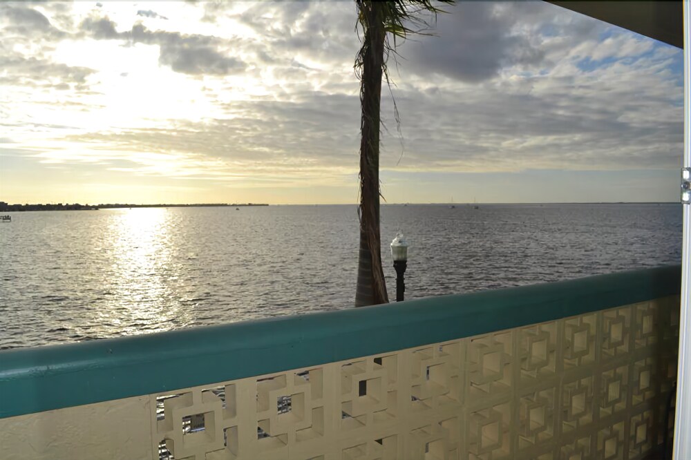 Punta Gorda Waterfront Hotel and Suites - photo 36