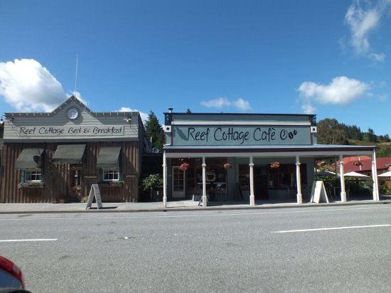 Reef Cottage accommodation — 4-Star Luxury Hotel in Westport, New Zealand