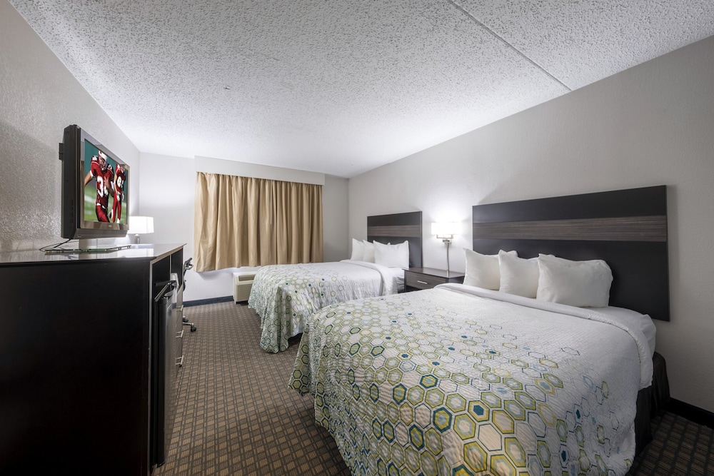HomeTown Inn by Red Roof East Syracuse - photo 18