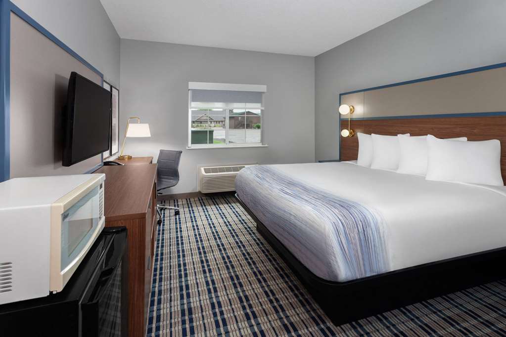 Super 8 by Wyndham Eagle River - photo 20