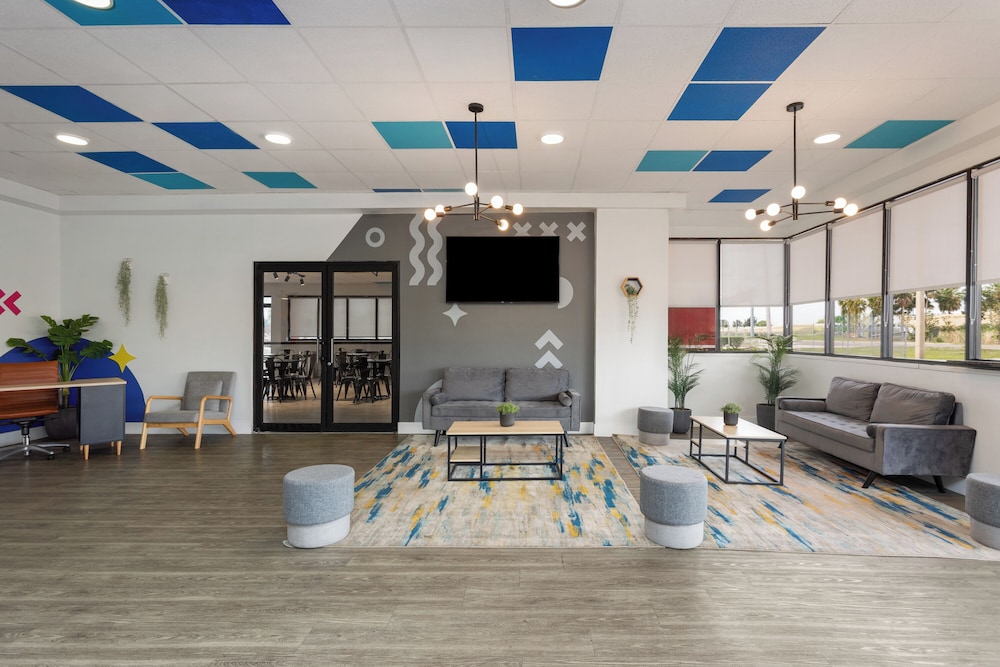 Baymont by Wyndham Orlando North Millenia - photo 4