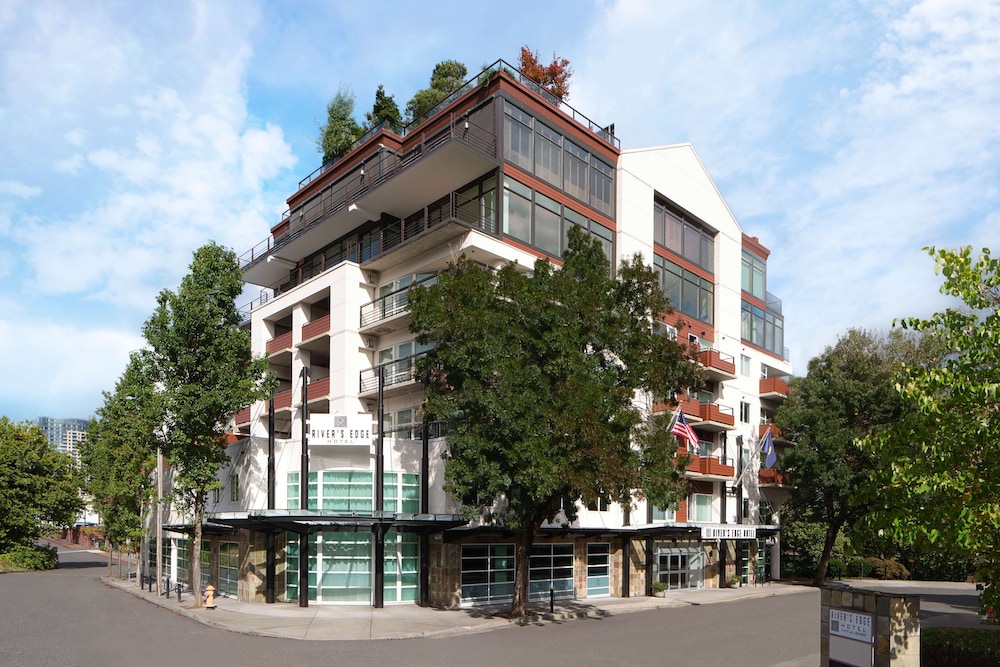 River's Edge Hotel Portland Tapestry Collection by Hilton - featured photo