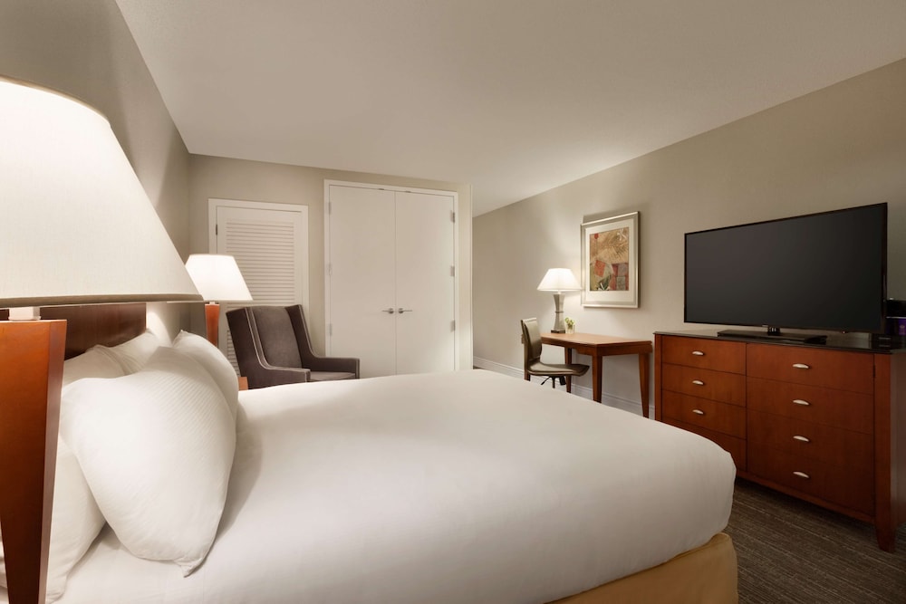 DoubleTree by Hilton Minneapolis Park Place - photo 18