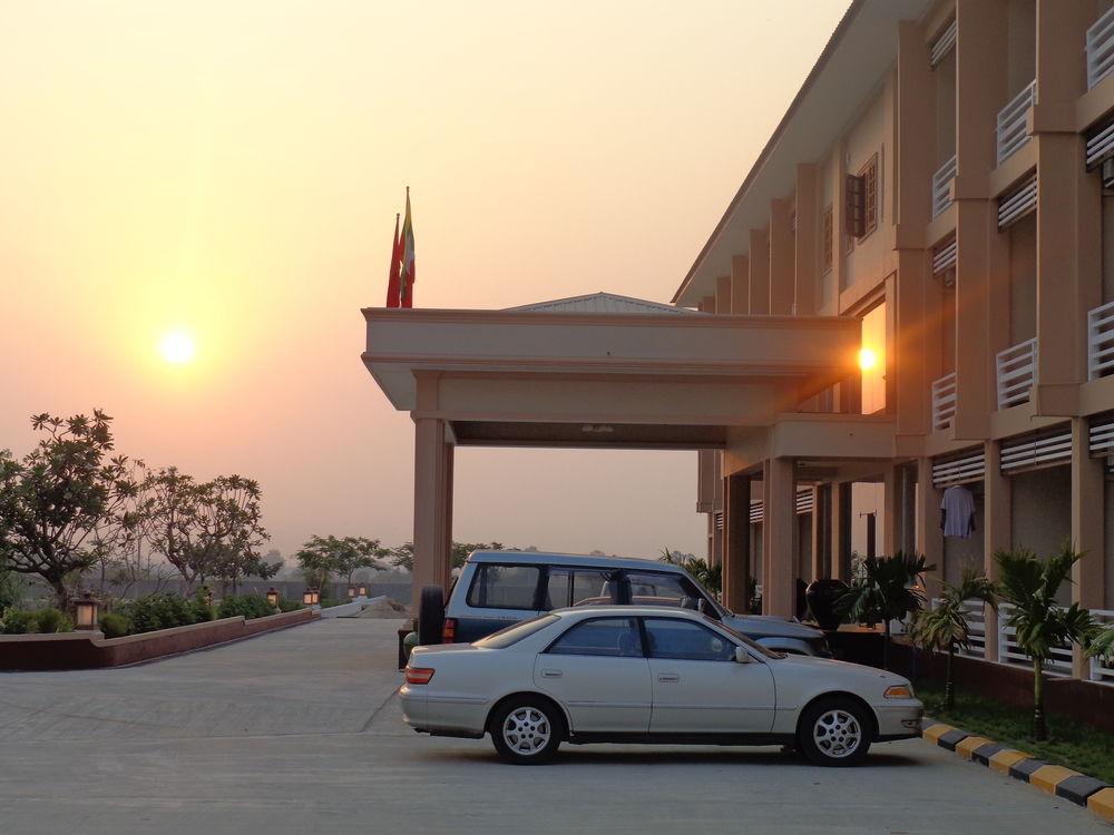 Shwe Hin Tha Hotel in Nay Pyi Taw, Myanmar