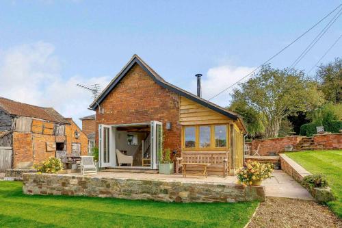 The Cider Barn Luxury for 2 with beautiful views. — hotel in Ledbury