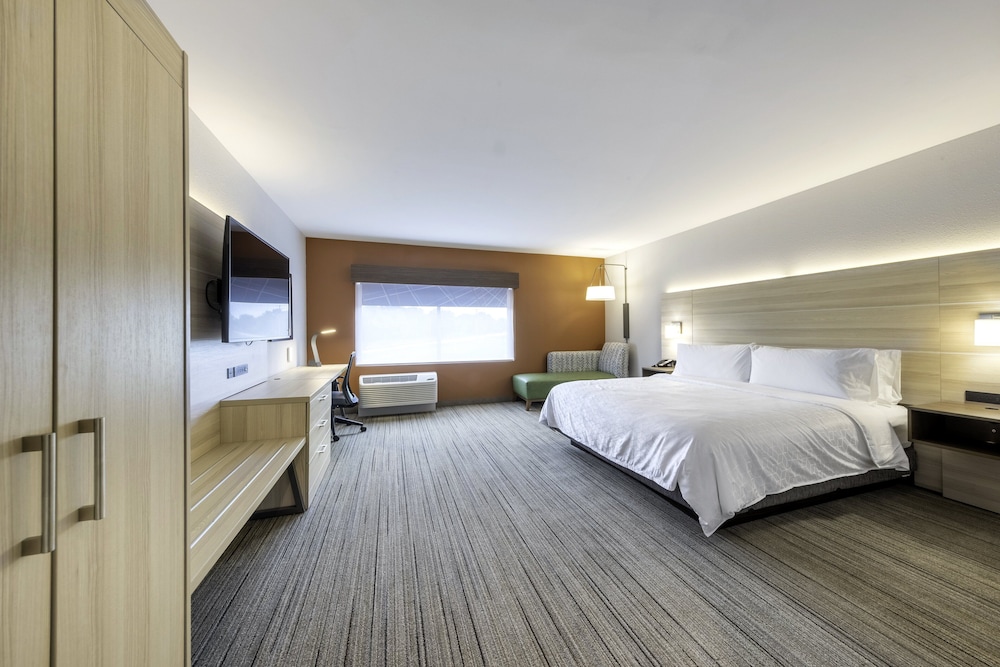 Holiday Inn Express & Suites Staunton by IHG - photo 6