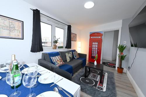 Superb 4 Bedroom Flat In The Heart Of Camden Town — 4-Star Luxury Hotel in London, United Kingdom