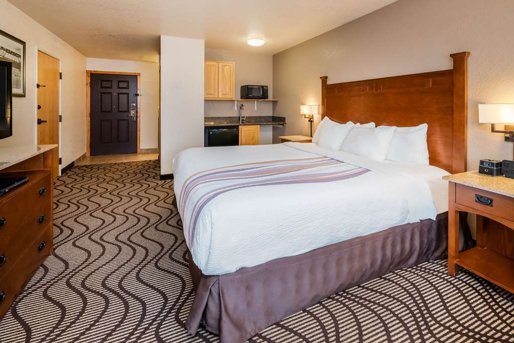 Best Western Plus Riverfront Hotel & Suites - photo 4