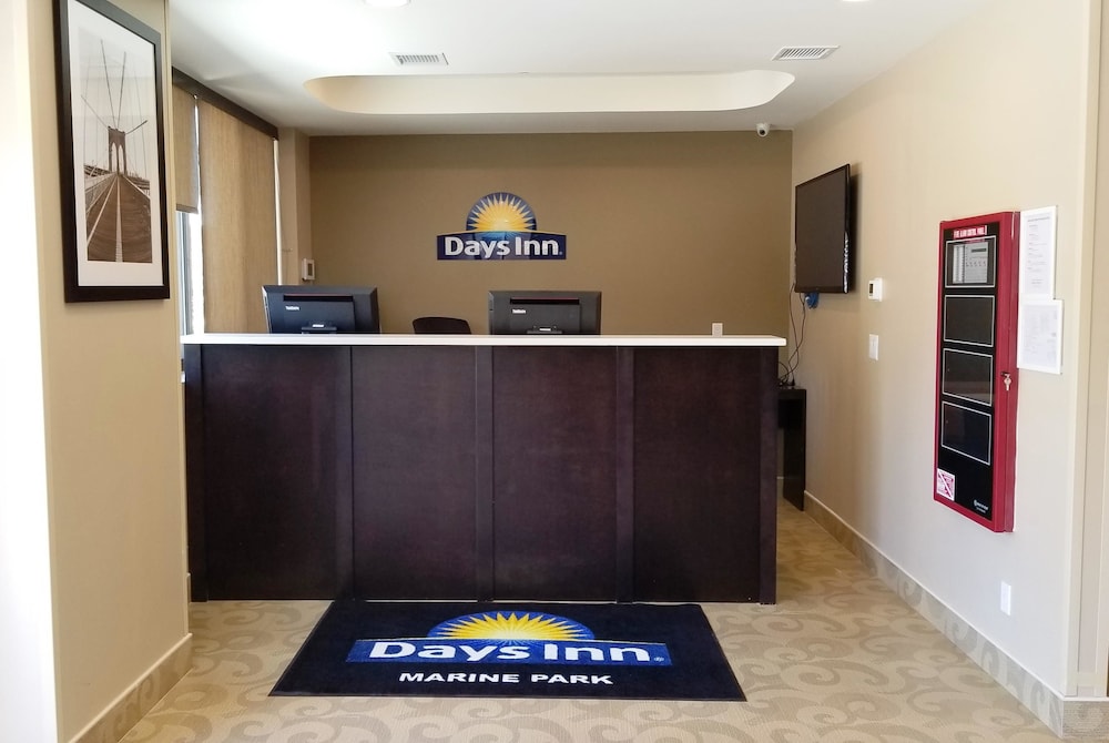 Days Inn by Wyndham Brooklyn Marine Park - photo 2