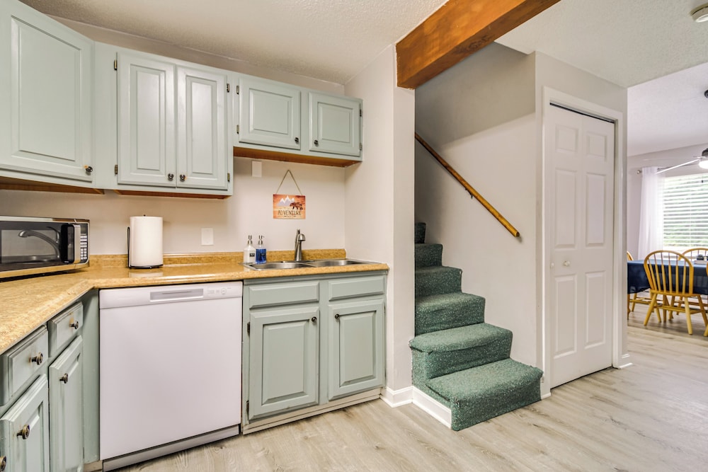 Resort Condo w Loft: 1 Mi to Attitash Mountain - photo 10