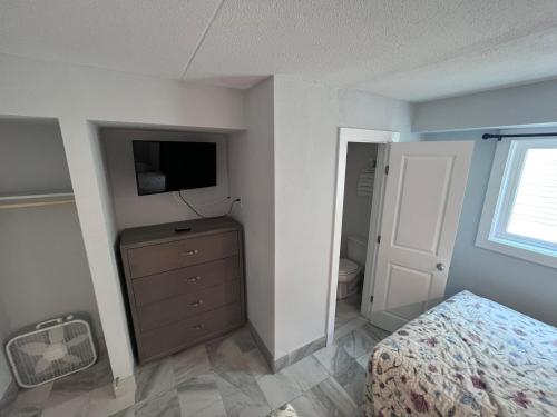 Admiral Resort Motel - photo 15
