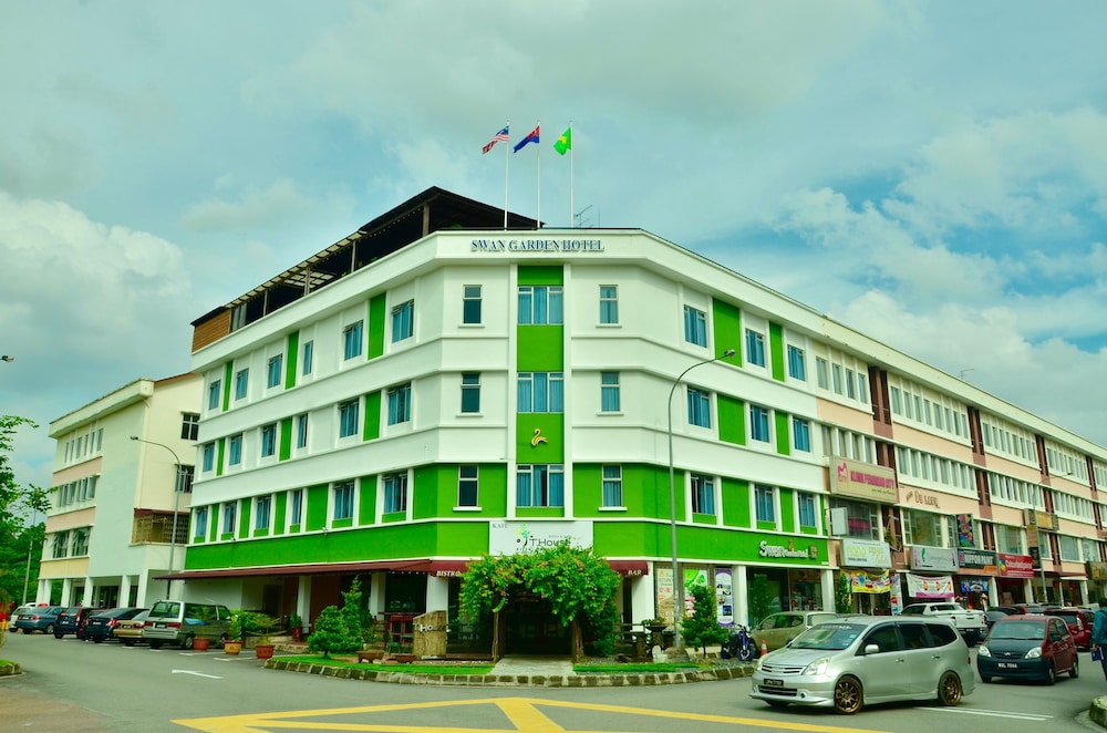 Swan Garden Hotel — hotel near Seletar Airport