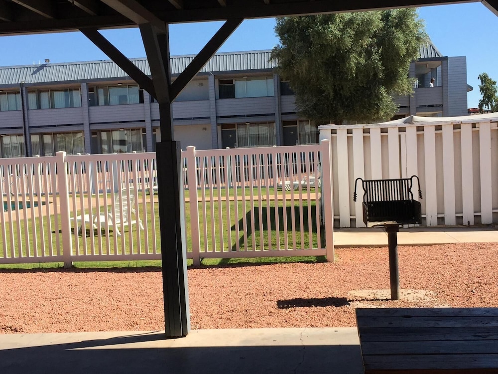 E Z 8 Motel Phoenix Airporter - photo 15