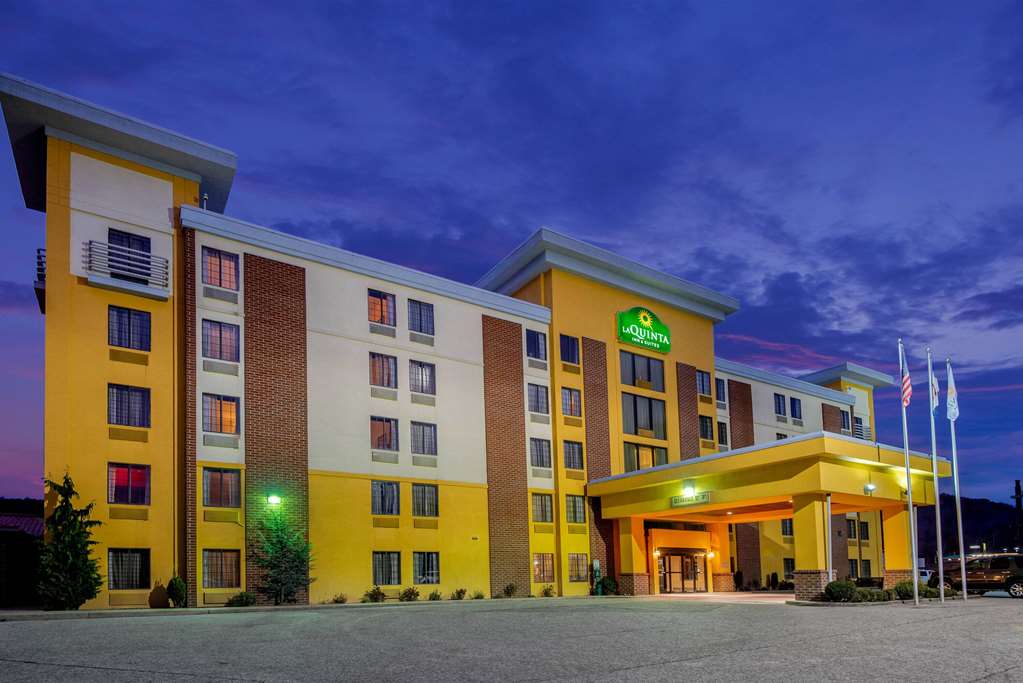 La Quinta Inn & Suites by Wyndham Elkview Charleston NE - photo 5