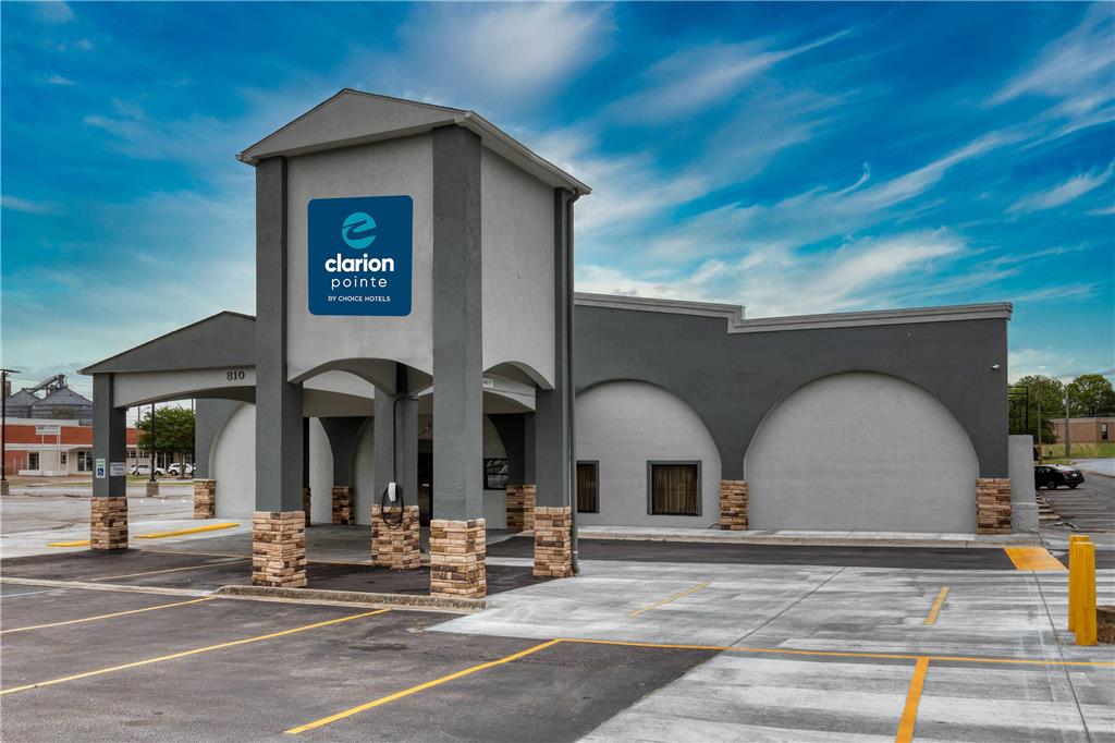 Clarion Pointe - carbon neutral hotel in Decatur