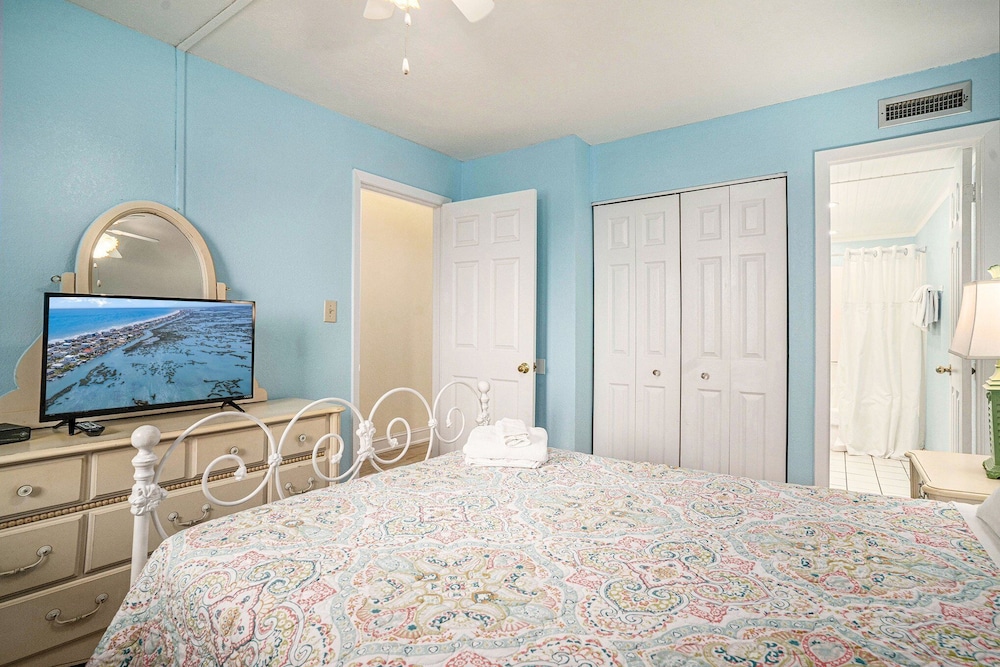 0603 Waters Edge Resort 1 Bedroom Condo by RedAwning - photo 4