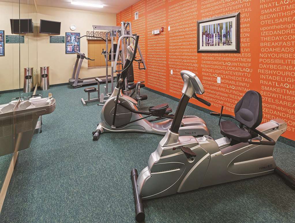 La Quinta Inn & Suites by Wyndham Houston Hobby Airport - photo 11