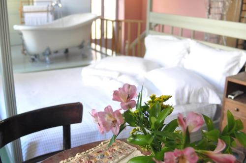 Ioanna's Traditional House in the Center 140 Sm — 4-Star Luxury Hotel in Mytilene, Greece
