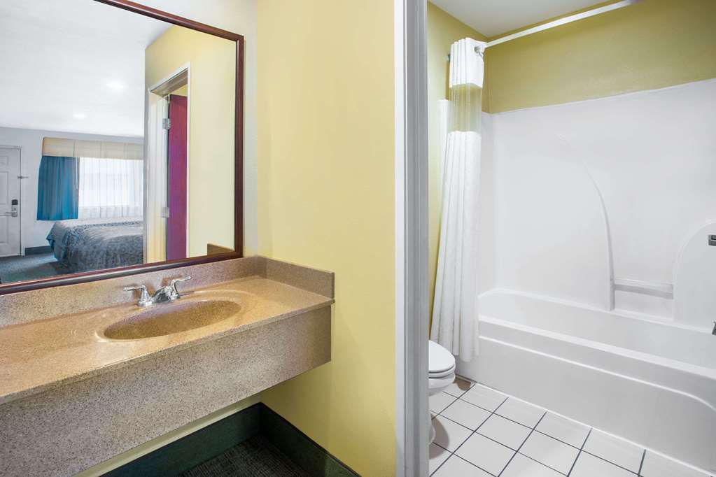 Days Inn by Wyndham Abbeville - photo 7