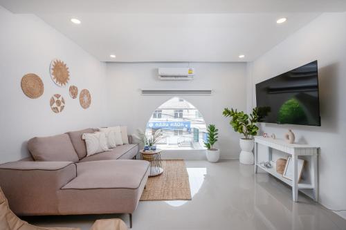 Digital Nomad 5BR House Fast Wi Fi In Nimmanhemin — 4-Star Luxury Hotel in Chiang Mai, Thailand