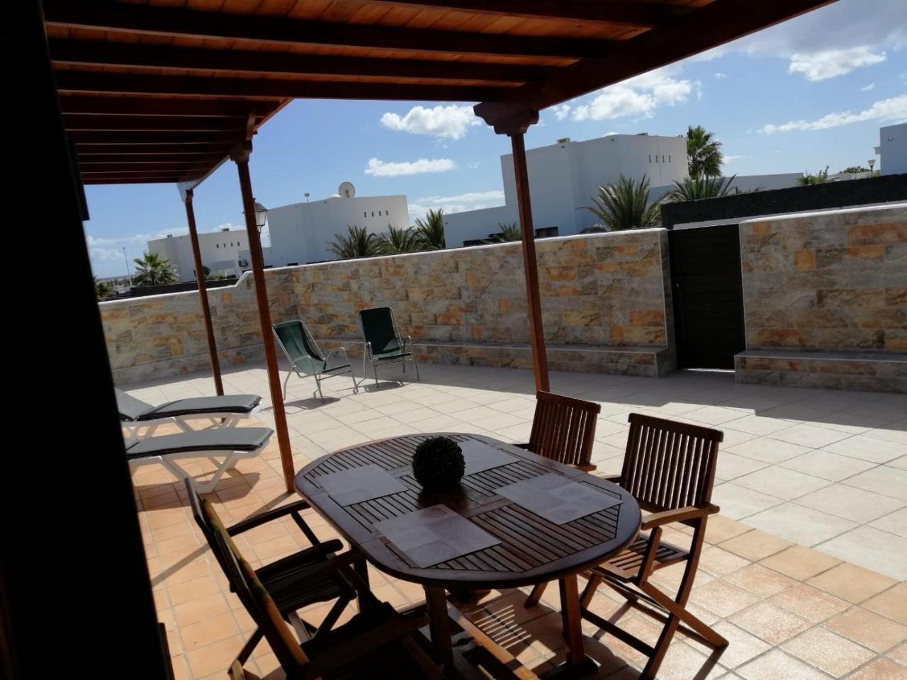 La casa de Lia 124 — 4-Star Luxury Hotel in Playa Blanca, Spain