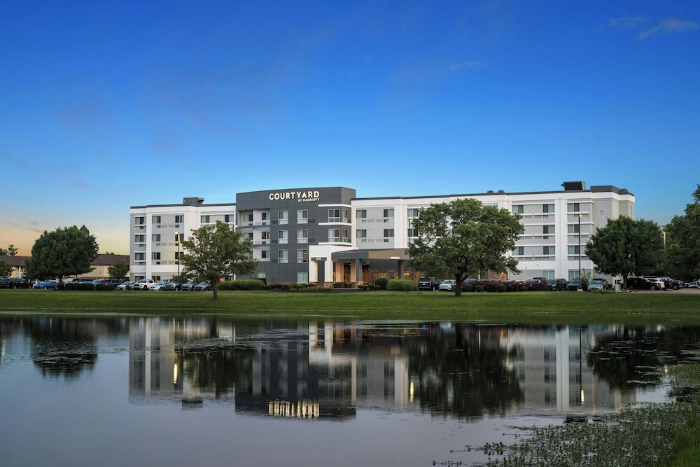 Courtyard by Marriott Evansville East - carbon neutral hotel in Evansville