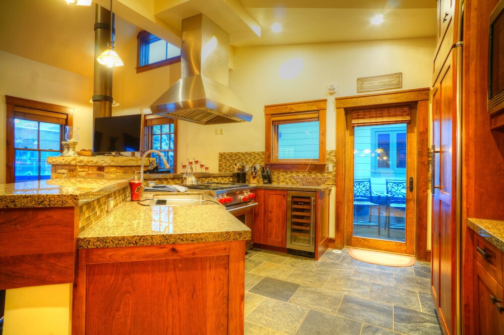 Abode at Town Lift - photo 6