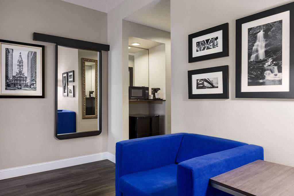 La Quinta Inn & Suites by Wyndham Mt. Laurel Philadelphia - photo 52