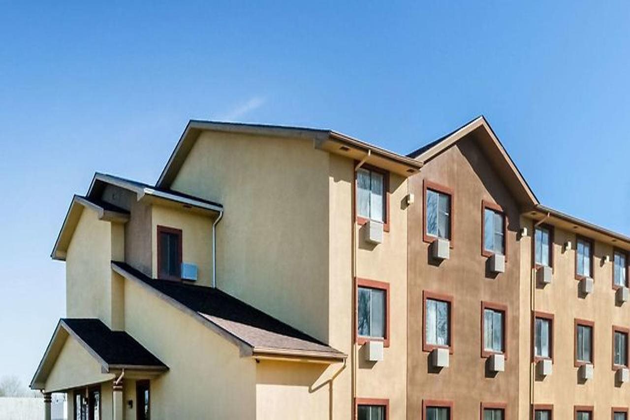 Super 8 by Wyndham Flint Township Miller Rd Bishop Airport — hotel in Flint
