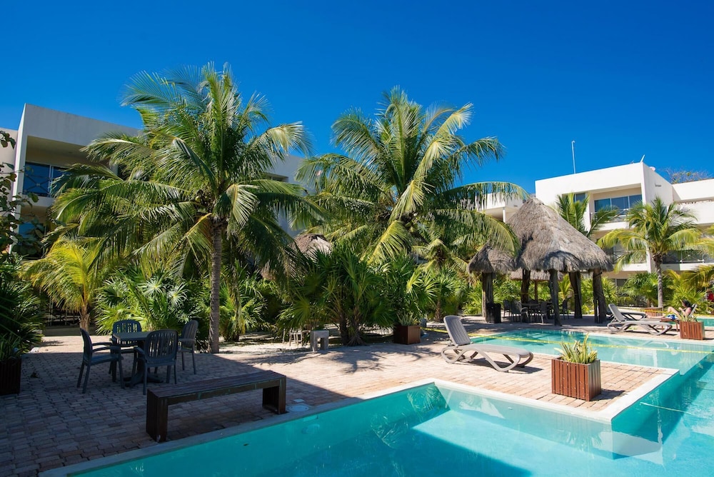 87972 Romantic condo best retreat for a couple 1 block from the Ocean — 4-Star Luxury Hotel in Progreso, Mexico