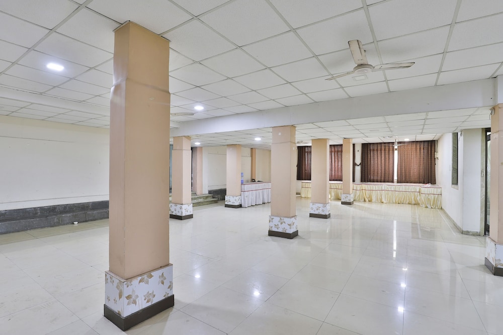 Oyo 27633 Hotel Dan — Vapi — photo 3