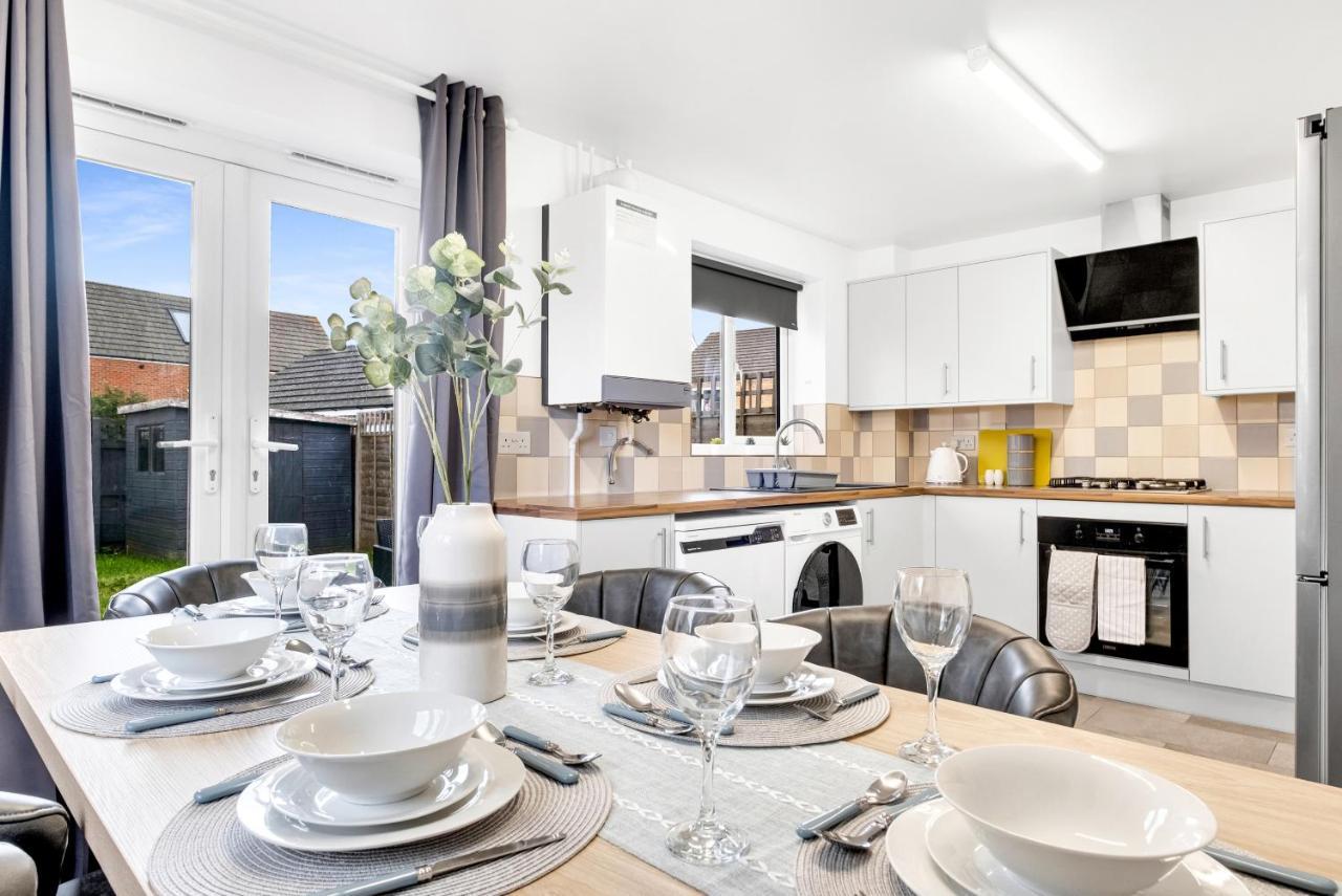 Contractors Retreat 3 bedroom house sleeps up to 7 free parking — 4-Star Luxury Hotel in Milton Keynes, United Kingdom