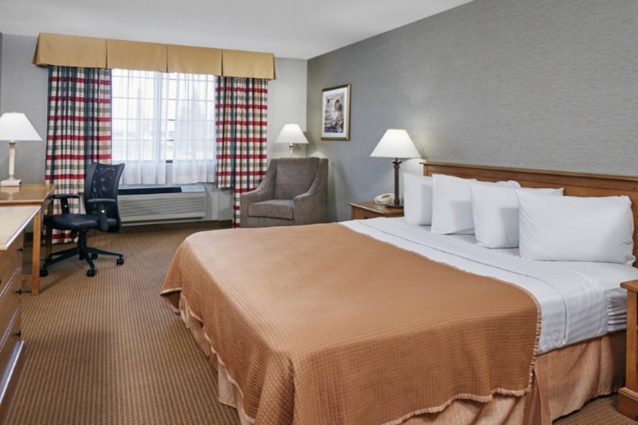 Madison Plaza Hotel - photo 7