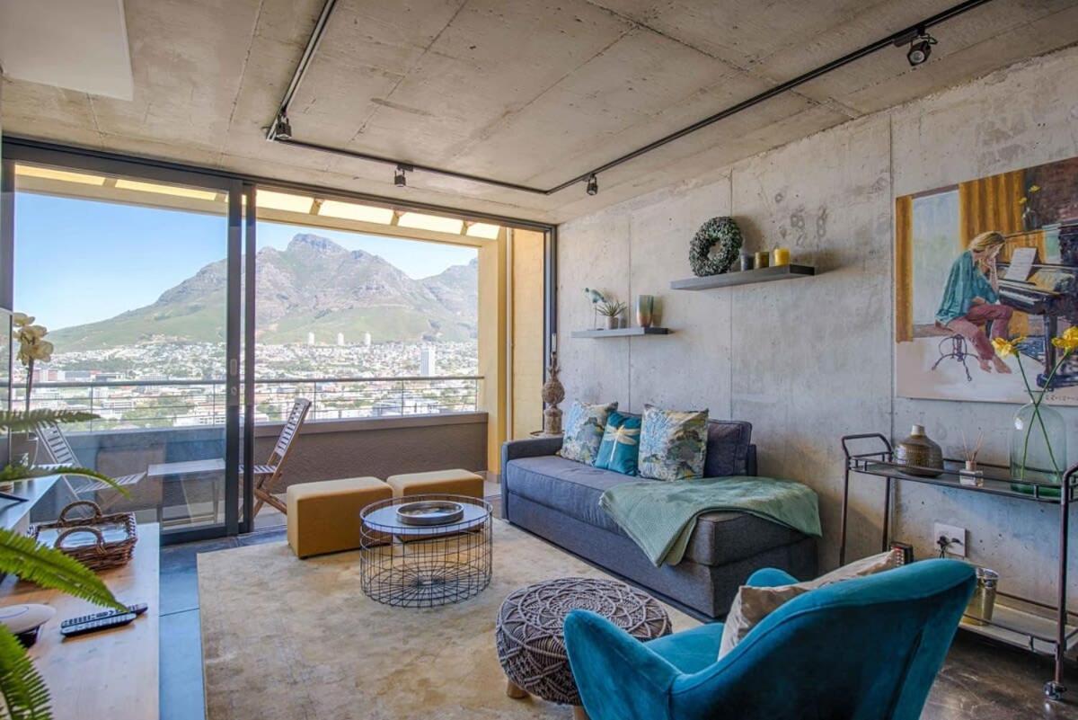 Luxurious Family home in Newlands with Pool