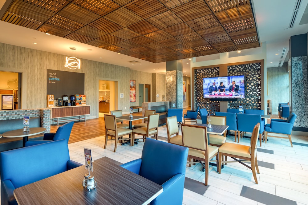 Holiday Inn Express & Suites Charlotte South End by IHG - photo 91
