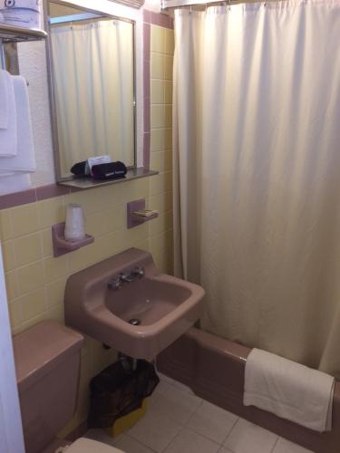 Crystal Sands Motel - photo 17