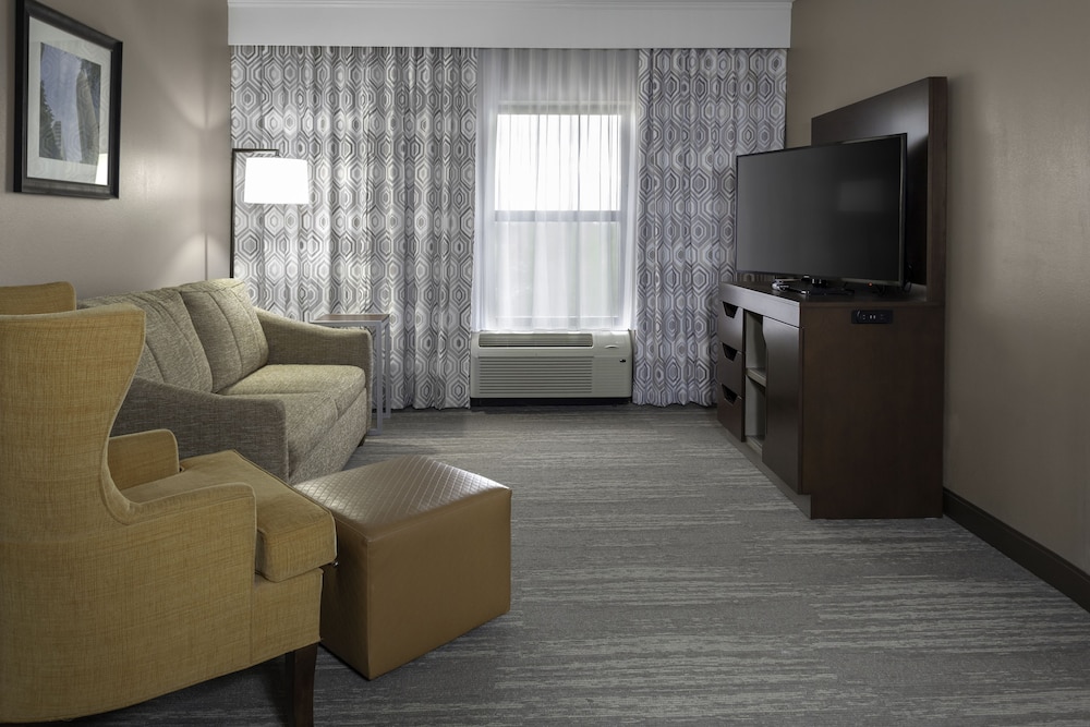 Hampton Inn & Suites Concord Charlotte - photo 20