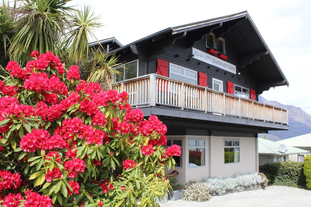 Chalet Queenstown — 4-Star Luxury Hotel in Queenstown, New Zealand