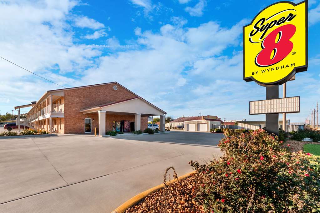 Super 8 by Wyndham Pleasanton - photo 8