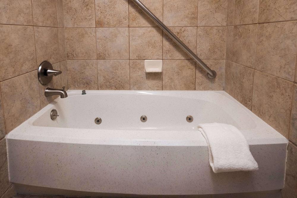 Endeavor Inn & Suites Trademark Collection by Wyndham - photo 26
