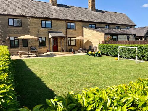 Moo Cow Cottage Self Catering — 5-Star Luxury Hotel in Oakham, United Kingdom