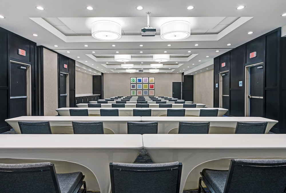 Holiday Inn Express & Suites Houston Memorial City Centre by IHG - photo 41