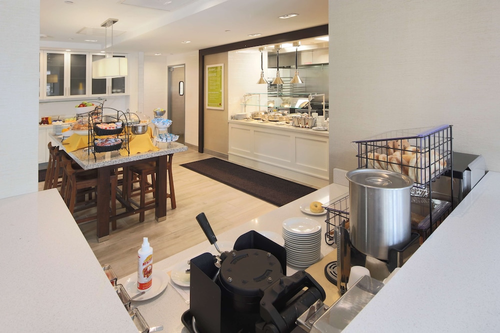 Hilton Garden Inn Reagan National Airport - photo 34