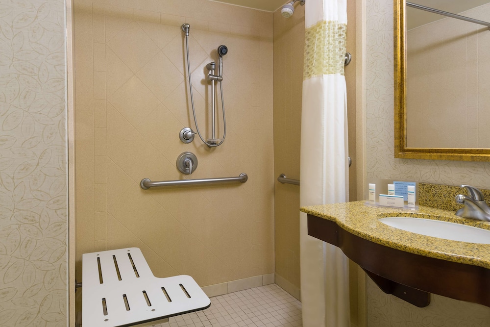 Hampton Inn & Suites Peoria at Grand Prairie IL - photo 28