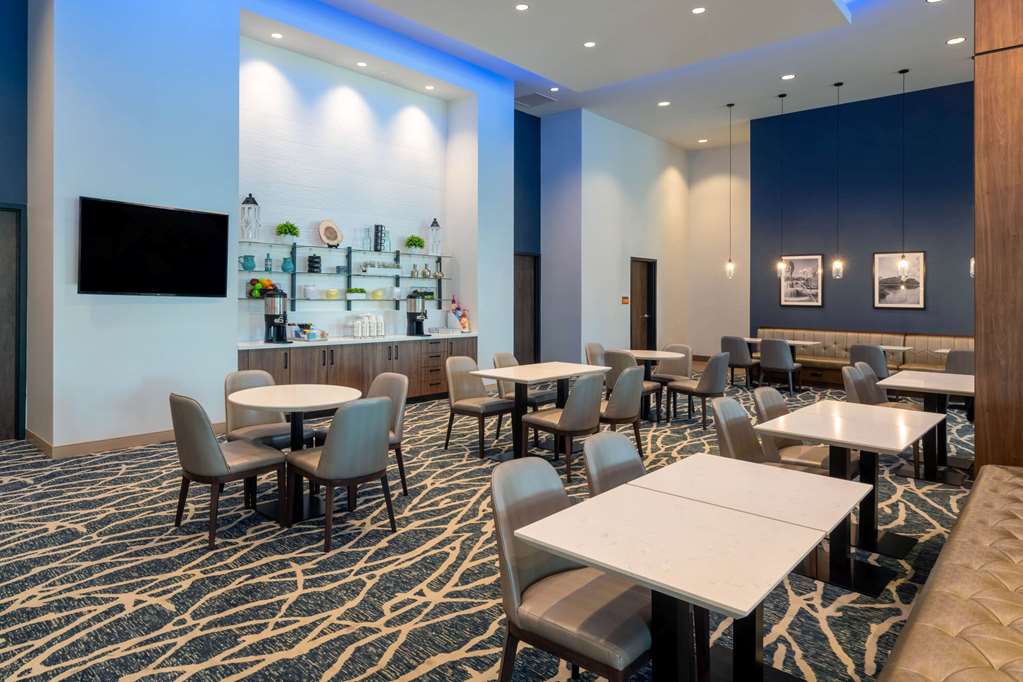 La Quinta Inn & Suites by Wyndham Nashville Downtown Stadium - photo 59