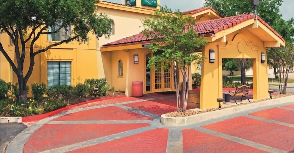 Rodeway Inn College Station TX - photo 17