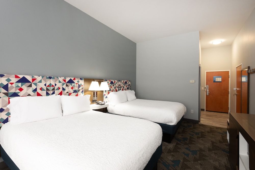 Hampton Inn Belle Vernon - photo 14